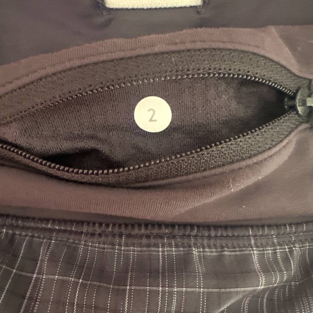 Lululemon Run Speed Shorts Size 2 - Picture 3 of 4